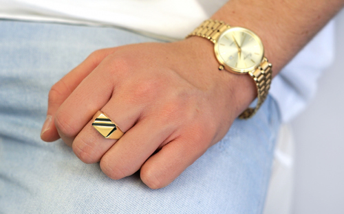 Zlatý pánský prsten s přírodním Onyx - IZ22449 - na modelce