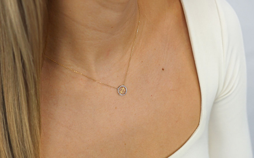 Briliantový náhrdelník znamení Střelec z kolekce Zodiac - IZBR786 - na modelce