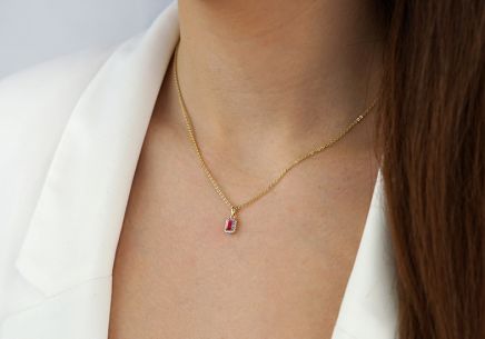 Zlatý přívěsek s rubínem a diamanty 0,010 ct Madalena