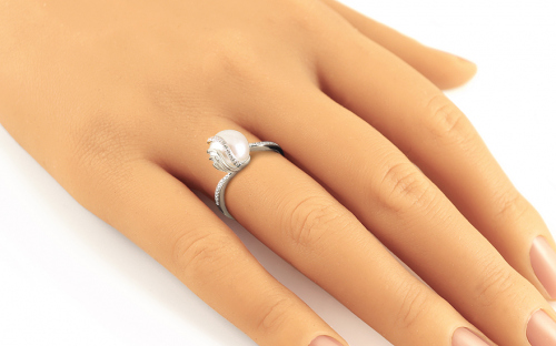 Perlový briliantový prsten z bílého zlata 0,100 ct - IZBR947A - na modelce