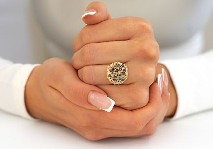 Dámský prsten se simulovanými drahokamy
