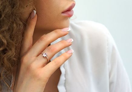 Prsten s růžovým quartzitem 0,730 ct a diamanty