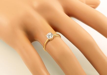 Zlatý zásnubní prsten Cletia 2