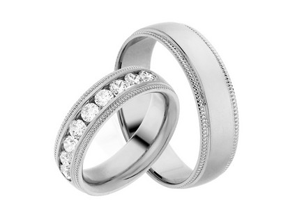 Exkluzivní snubní prsteny z bílého zlata s linií diamantů