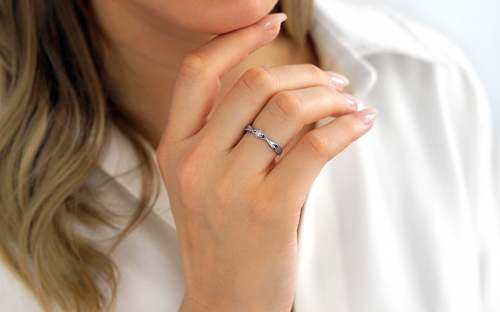 Zásnubní diamantový prsten z bílého zlata Zaina, 14K - CSBR11A - na modelce