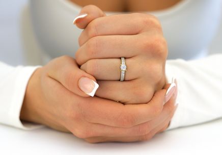 Zásnubní prsten se zirkony