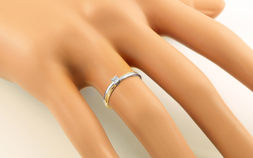 Zlatý diamantový prsten 0.040 ct Calida - IZBR244 - na modelce