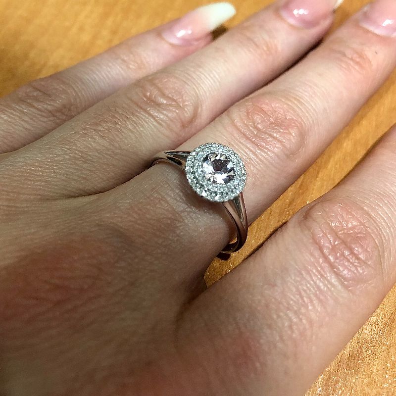 Foto od našeho zákazníka - Zlatý prsten s morganitom a diamanty 0.110 ct:IZBR139A